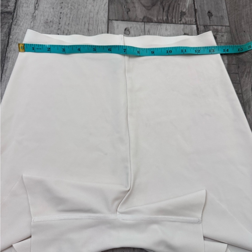 Women’s Greyson Shorts Golf Bike Arctic White Medium - Picture 6 of 7